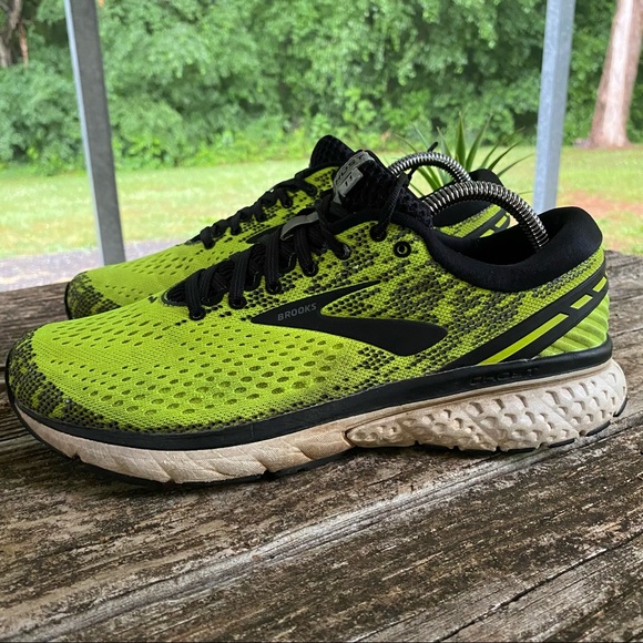 brooks ghost neon